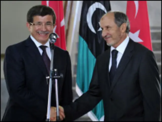 عوام کے اصلاحات کے مطالبات کو نطرانداز نہیں کیا جاسکتا، قدافی کو جانا ہوگا: احمد داؤد اوغلو