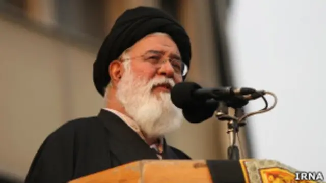 آقای علم‌الهدی امام جمعه مشهد می‌گوید کسانی که نامه انتقادآمیز به محمدتقی مصباح یزدی را نوشته‌اند 'افرادی بی‌ارزش' هستند