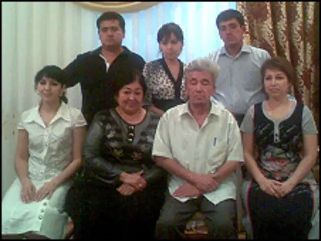 Омон Матжон оиласи даврасида