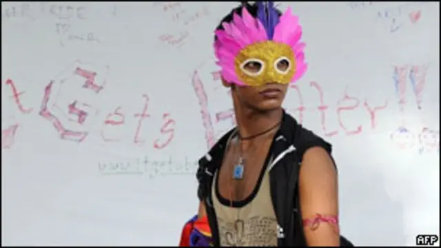 යටත් විජිත නීතියක් යටතේයි,ඉන්දියාවේ සම ලිංගික චර්යාවන්ට දඬුවම් කෙරෙන්නේ.