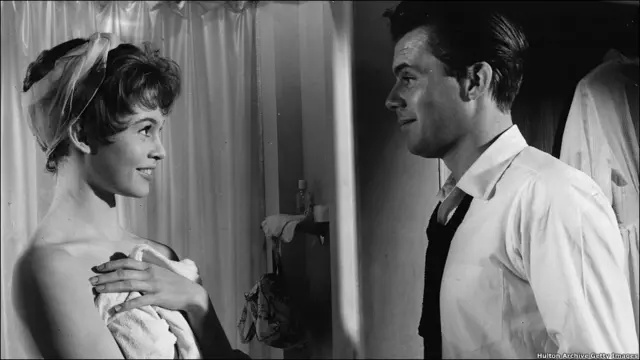 Попуряними бікіні стали завдяки Бриджит Бардо. У багатьох фільмах і фотосесіях вона з'являлася саме у бікіні. 