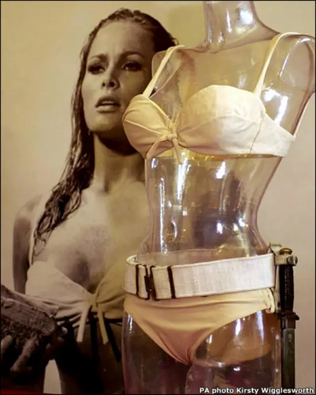 За 65 років деякі бікіні стають легендарними і неймовірно дорогими. Ось цей екземляр продали на аукціоні Christie's у 2001 році за більше ніж 40 тисяч фунтів. 