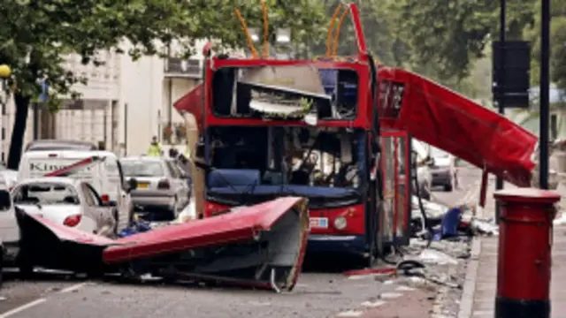 Взорванный автобус в Лондоне