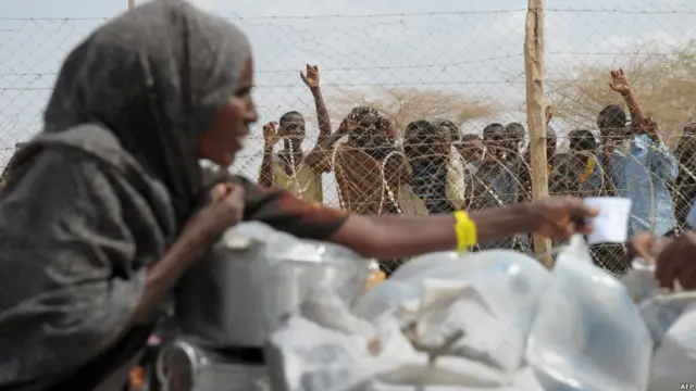  Pengungsi asal Somalia di kam pengugsi Dadaab di Kenya.
