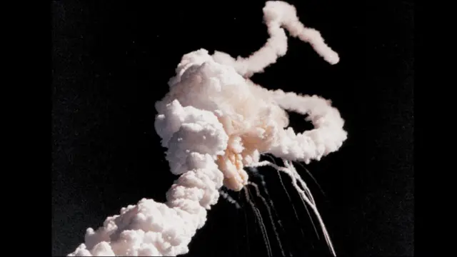 1986 میں چیلنجر کے دسویں مشن کی پرواز کے دوران بوسٹر کی ایک سیل میں خرابی پیدا ہو گئی جس کے باعث یہ شٹل ہوا میں تباہ ہو گئی۔ اس پر سوار ساتوں خلاباز اس حادثے میں ہلاک ہو گئے۔