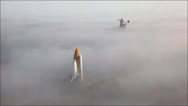 دوسری شٹل کا نام چیلنجر تھا جس نے اپنا پہلا خلائی سفر 1983 میں کیا۔ اس شٹل کا نام 1870 کے برطانوی ریسرچ بحری جہاز ایچ ایم ایس چیلنجر کے نام پر رکھا گیا۔ 