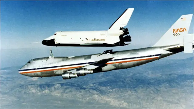 اس پروگرام میں بنائی جانے والی پہلی شٹل کا نام انٹرپرائز تھا۔ یہ شٹل کبھی بھی خلا کے سفر پر نہیں گئی۔ اس شٹل میں ٹیک آف اور لینڈ کرنے کے تجربات کیے گئے۔