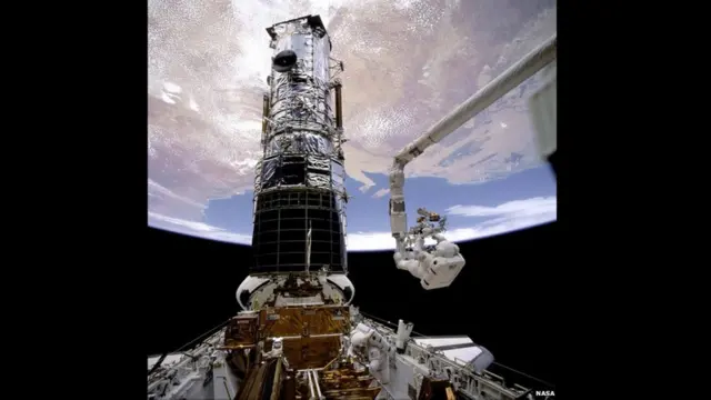 Астронавты на шаттле "Дискавери"