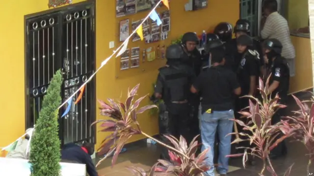 Polisi merancang upaya pembebasan sandera