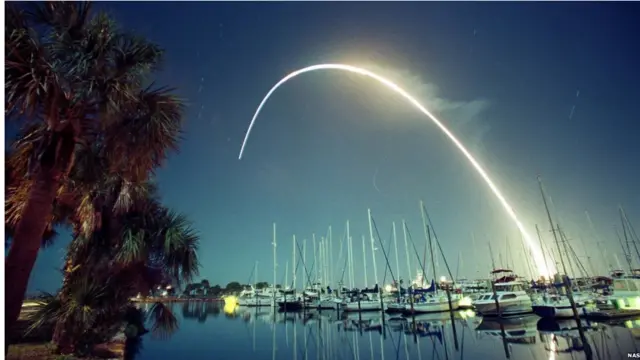 O ônibus espacial Endeavour (fotos: Nasa)