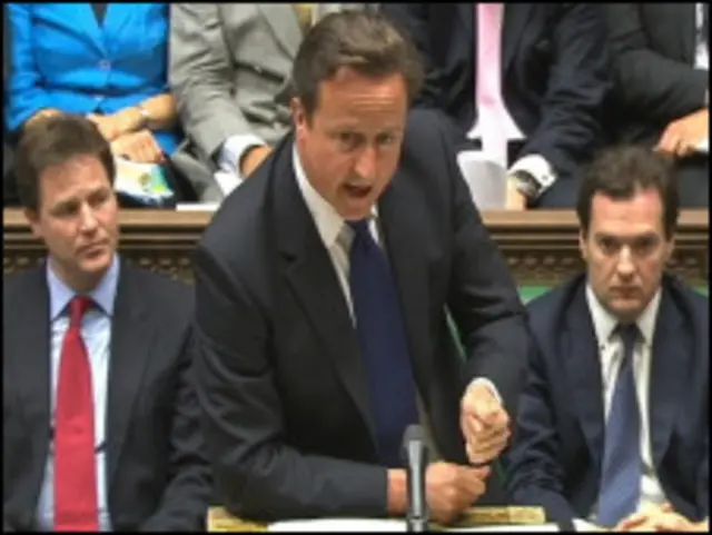 ڈیوڈ کیمرون پارلیمان میں بولتے ہوئے
