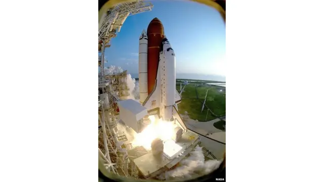 سومین شاتل فضایی دیسکاوری بود که نخستین پروازش را در اوت ۱۹۸۴ انجام داد. 