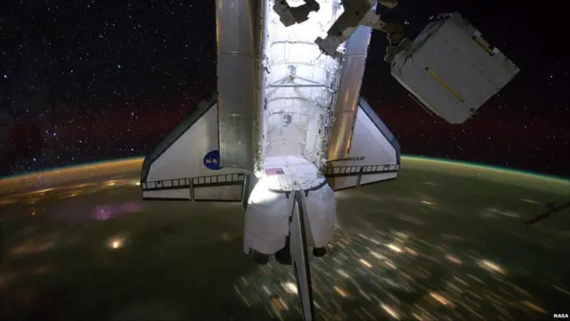 شاتل اندور که در ایستگاه فضایی بین المللی پهلو گرفته است.