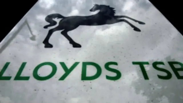 Вывеска банка Lloyds TSB