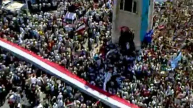 Ribuan orang turun ke jalan di Hama