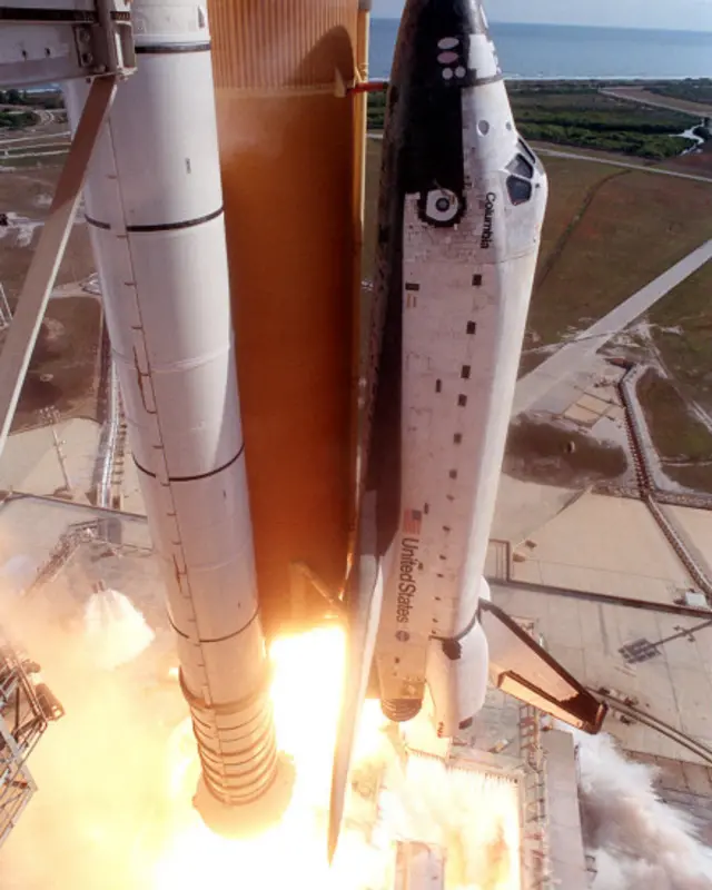 A Columbia em seu último lançamento (fotos: Nasa)