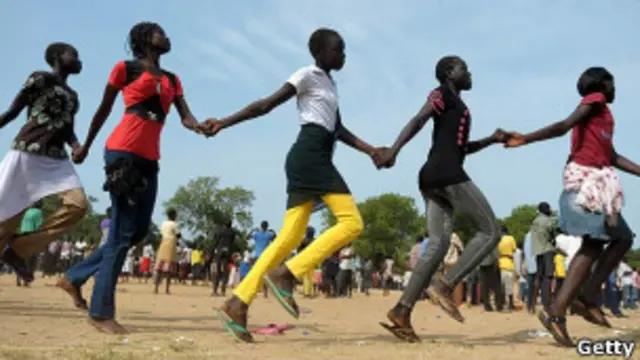 População em Juba comemora independência do Sudão do Sul