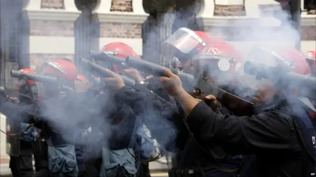 Polisi Malaysia bersiap mengatasi demonstrasi.