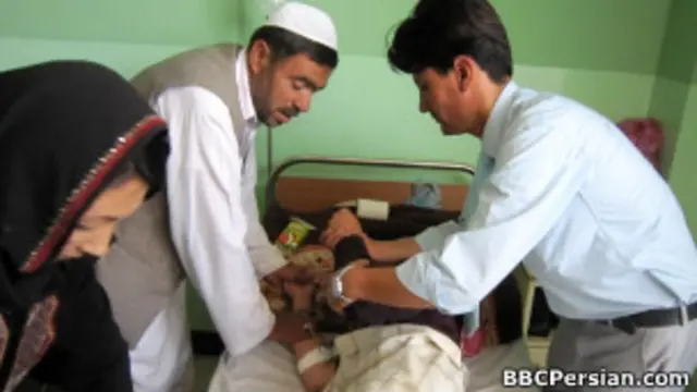 حمله شدید در این بیماری باعث می شود که بیمار خود را پرت کند، یا دستها و سر خود را به جایی بزند.