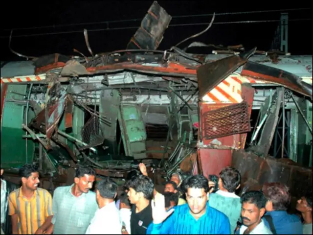 मुंबई में एक ही दिन सात लोकल ट्रेनों में धमाके हुए थे.