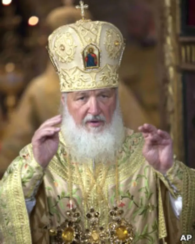 Патриарх Кирилл служит литургию в храме Василия Блаженного 12 июля 2011 года