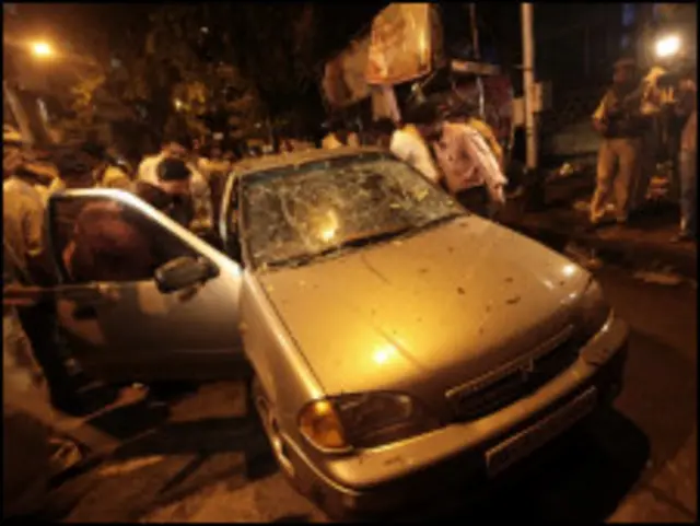 دادر کو نشانہ بنانے والا دھماکہ ایک کم شدت کا دھماکہ تھا جس کے نتیجے میں صرف چار افراد زخمی ہوئے