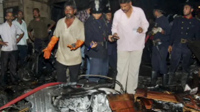 Petugas forensik di Mumbai