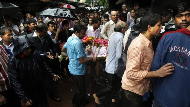 Pemakaman korban ledakan Mumbai