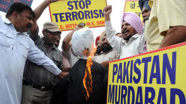 Pemakaman korban ledakan Mumbai