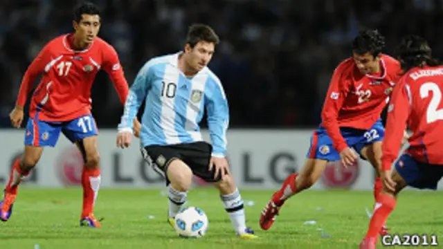 Laga klasik Argentina v Uruguay bakal diwarnai gocekan Lionel Messi, dan barangkali gol-golnya.