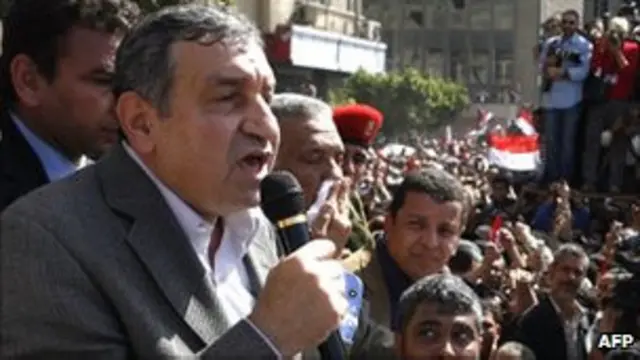 Sharaf ikut serta dalam unjuk rasa menentang Mubarak