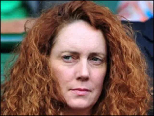 ربیکا بروکس دو ہزار دو سے دو ہزار تین کے درمیان اس اخبار کی مدیر تھیں