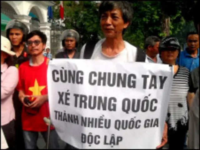 Tiến sỹ Thọ và tấm biểu ngữ gây tranh cãi