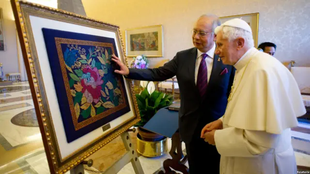 Paus Benekditus XVI bersama PM Malaysia Najib Razak