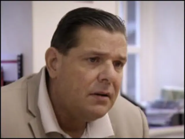 شین ہور نےنیویارک ٹائمز کو بتایا تھا کہ نیوز آف دی ورلڈ میں فون ہیکنگ وسیع پیمانے پر ہو رہی تھی