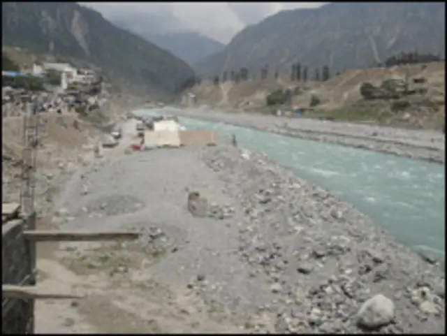 وادی کالام اور آس پاس کے پہاڑی علاقوں میں گزشتہ ایک سال سے بجلی کی سپلائی بند ہے جبکہ صحت عامہ کے سہولیات بھی نہ ہونے کے برابر ہیں