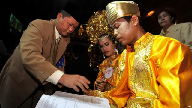 Perkawinan massal di Istora Senayan, Jakarta, 19 Juli 2011.