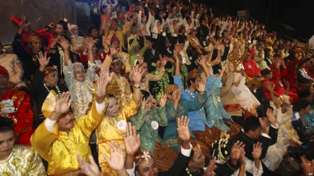 Perkawinan massal di Istora Senayan, Jakarta, 19 Juli 2011.