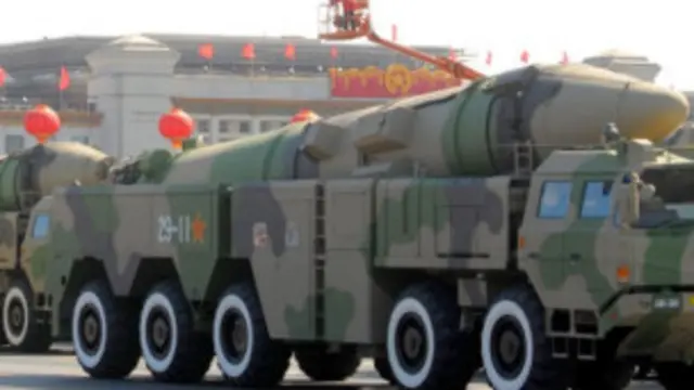 解放军二炮新型东风-21C中远程地地常规导弹