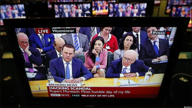 संसदीय समिति के सामने मर्डोक पिता-पुत्र की सुनवाई का सीधा प्रसारण किया जा रहा था