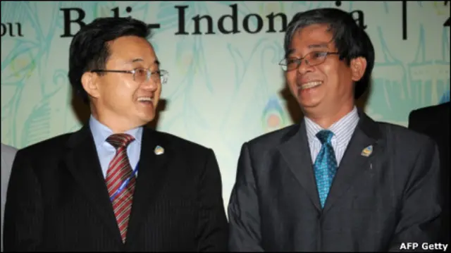 Quan chức Việt Nam (phải) và Trung Quốc tại cuộc họp