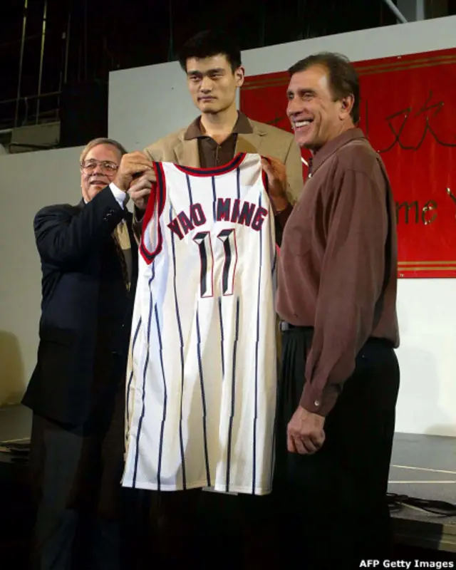 Pada tahun 2002 Yao Ming yang lahir di Shanghai, resmi dikontrak salah satu tim basket ternama AS, Houston Rockets. Sebelum bergabung dalam liga NBA, Yao Ming bermain di klub Shanghai Sharks.
