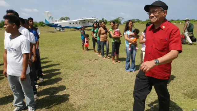 Anggota Kongres Walden Bello di Pulau Thitu 