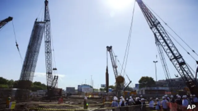 Construção da linha de transporte da Barra ao aeroporto do Galeão