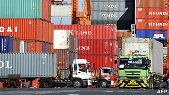 د سوداګرۍ خونې په وینا په افغانستان کې د پانګونو د کمېدو یو ستر لامل په ۲۰۱۴ کال کې د نړیوالو ځواکونو د وتلو د اعلان موضوع ده چې ډېری سوداګر یې د دغه هېواد د راتلونکې په اړه بې باوري کړي دي.