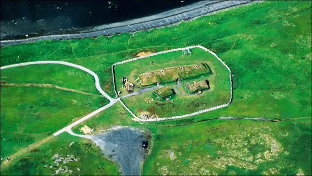 کینیڈا کے شمال میں واقع لانس او میڈو سنہ انیس سو ساٹھ میں دریافت ہونے والی آثارِ قدیمہ کی پہلی ثقافت ہے جس کے یورپ سے رابطوں کے شواہد ملتے ہیں۔