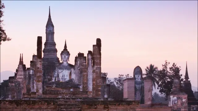 سکھوٹھائی کے معنی خوشی کی صبح ہے اور یہ تھائی لینڈ کا قدیم شہر ہے۔ یہ شہر سنہ بارہ سو اڑتیس سے سنہ تیرہ سو اٹہتر تک دارلحکومت تھا۔ 