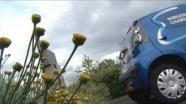 Si se tiene en cuenta su fase de producción, los autos eléctricos podrían ser incluso más contaminantes que los de gasolina o diesel.
