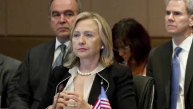 Menlu AS Hillary Clinton berharap bisa mengajak kembali Korea Utara ke meja perundingan.