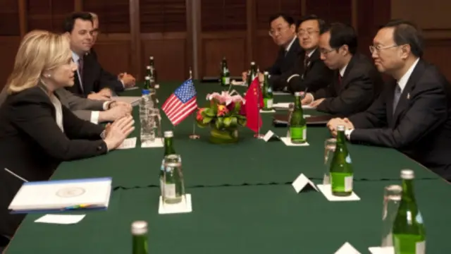 Menlu Hillary Clinton dan Menlu Yang Jiechi